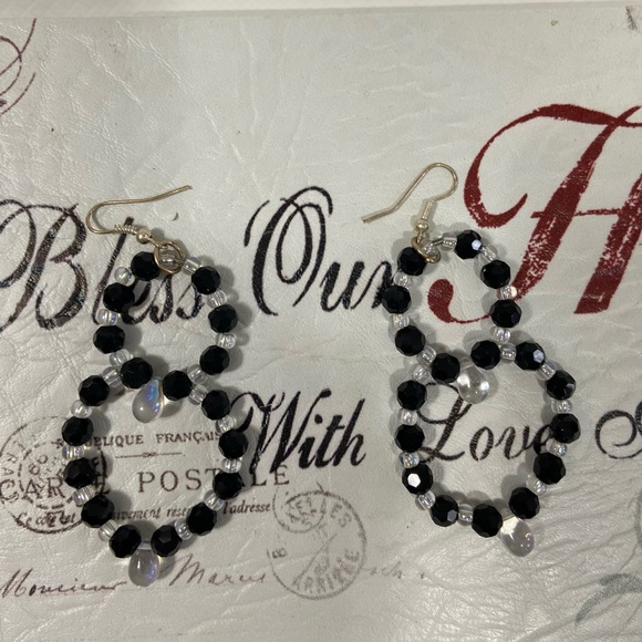 Handmade women black and white crystals, beadalon flex wire earrings. NWOT. - Picture 5 of 5